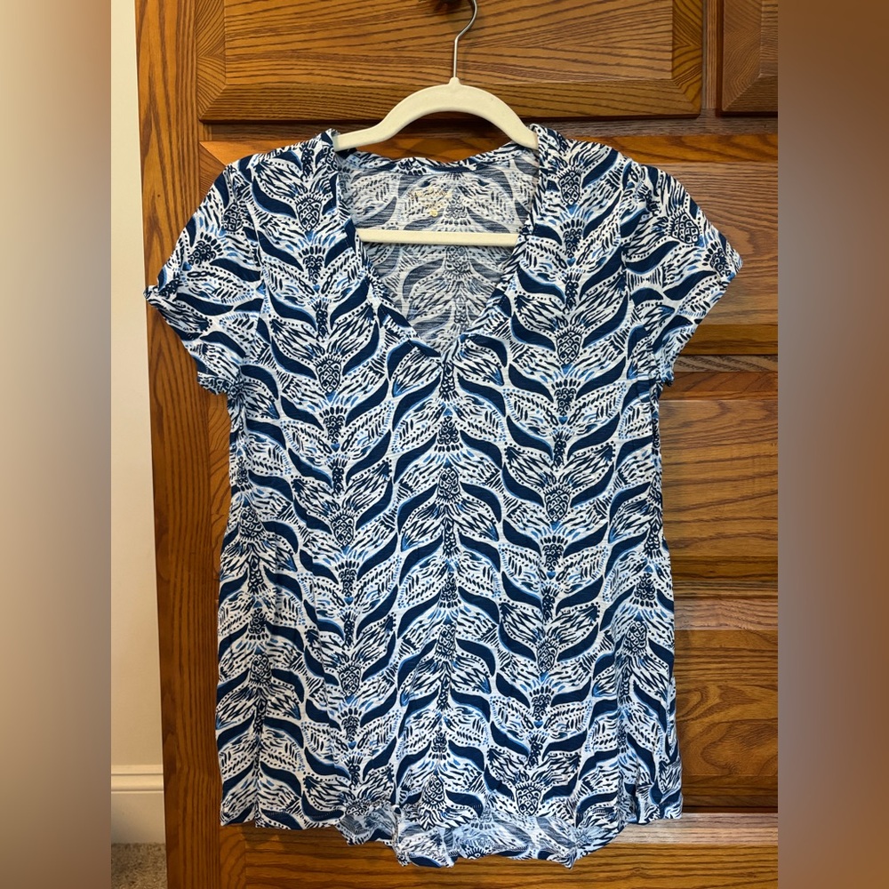 Lilly Pulitzer Etta Short Sleeve V- Neck Tee, Geometric Mermaids Tail, Small